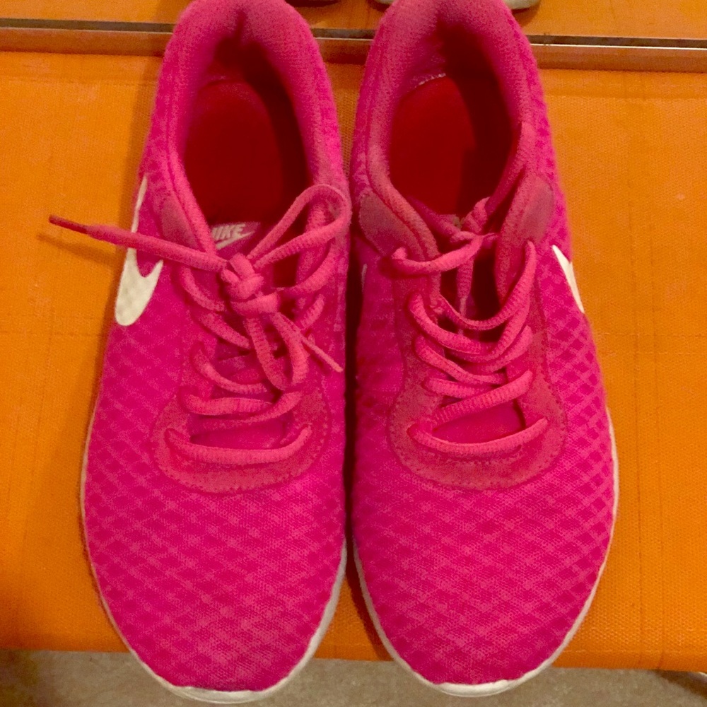 Womens Nike Tanjun SE - Vivid Pink 7.5